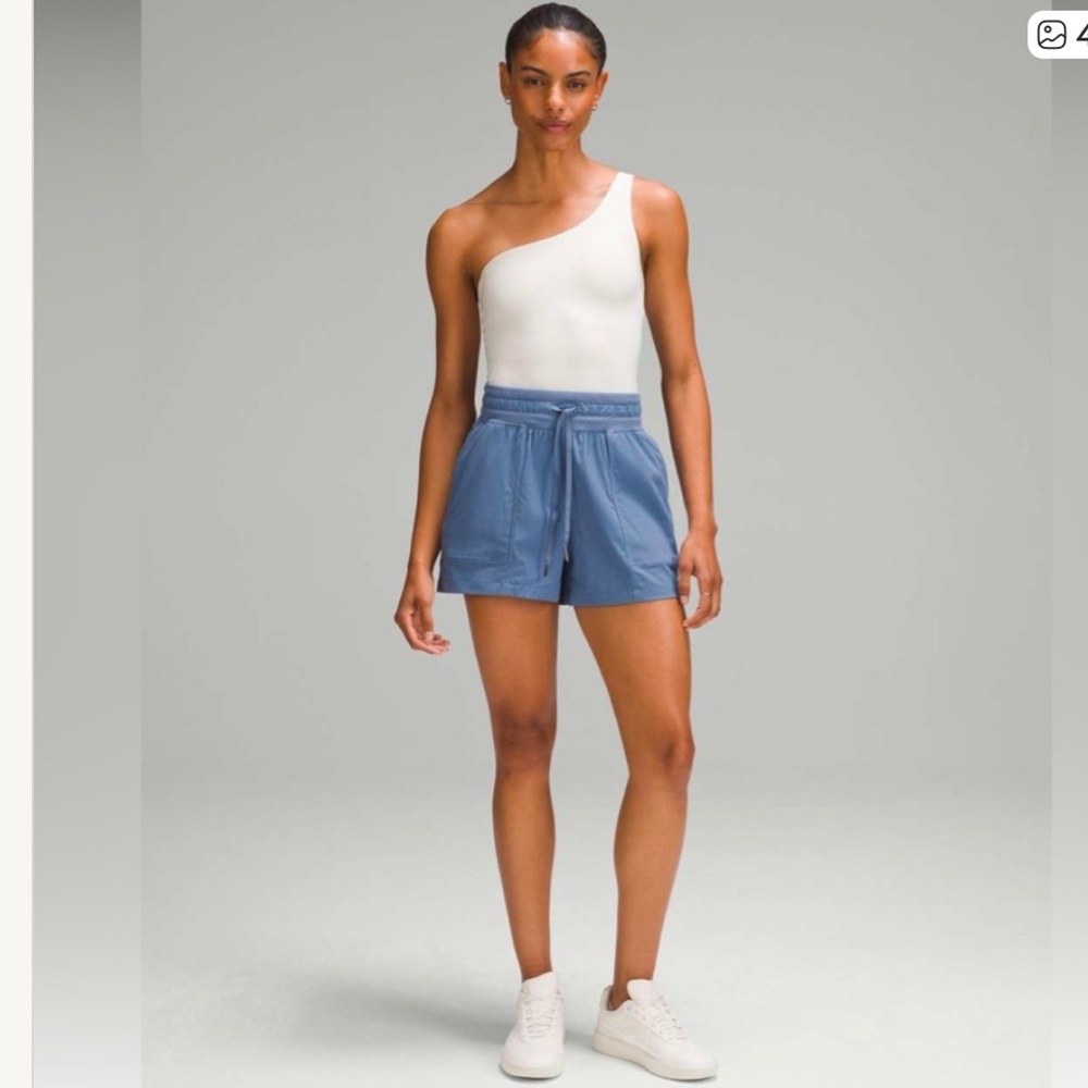 Lululemon Dance Studio High-Rise Short 3.5"
Oasis Blue size 6 NWOT